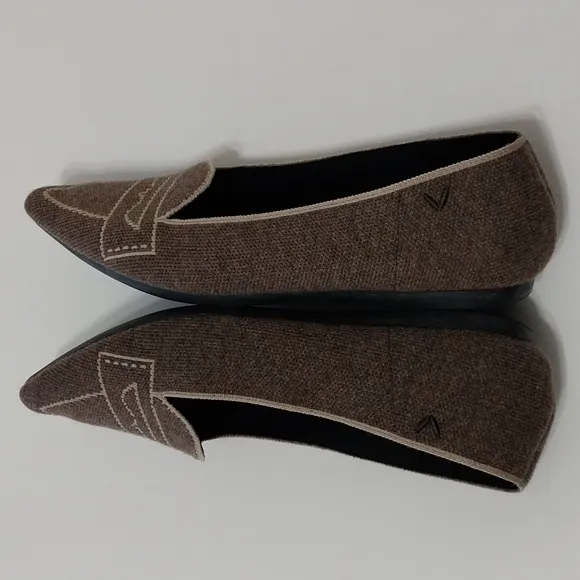 Vivaia Pointy Toe  Pattern Flats