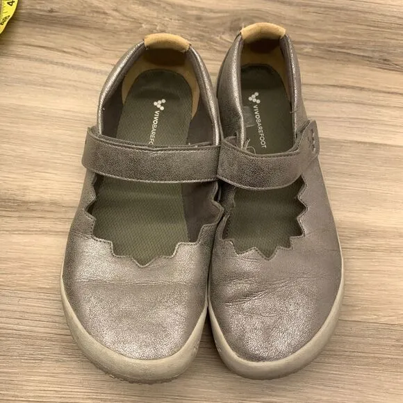 Vivobarefoot Girl's Wyn Junior's Classic School Shoes, Silver, 38 EU US 6