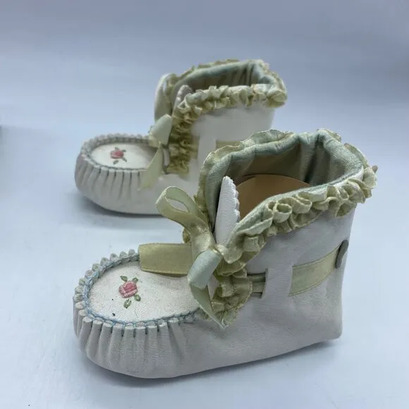 Vtg 1960s Baby Shoes Moccasins Soft Leather Hand-Embroidered Floral Design