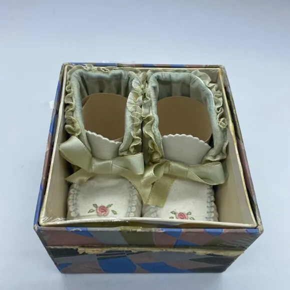 Vtg 1960s Baby Shoes Moccasins Soft Leather Hand-Embroidered Floral Design
