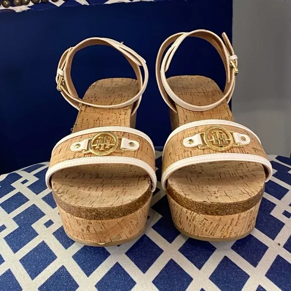 White cork Tommy Hilfiger ankle strap platforms cork wedges heeled sandals Sz 10