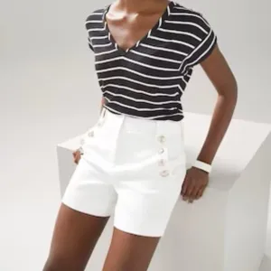 WHITE HOUSE BLACK MARKET SAILOR BUTTON TRIM WHITE SHORTS RESORT VACATION NWT 2