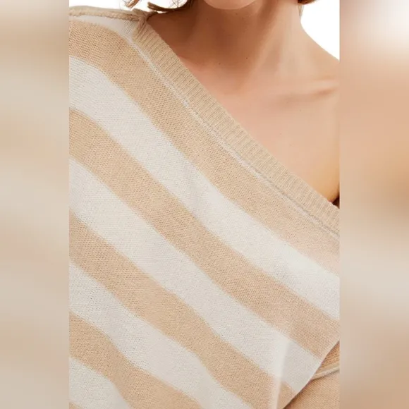Witness The Fitness Into The Blue Crop Top Sweater Ivory Combo XLarge NWT 108.00