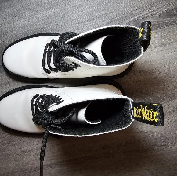 Womans Dr. Martens White lace up boots Size 8