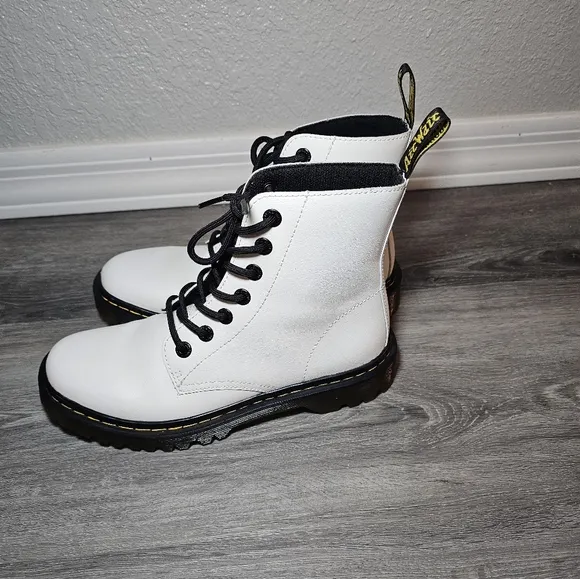 Womans Dr. Martens White lace up boots Size 8