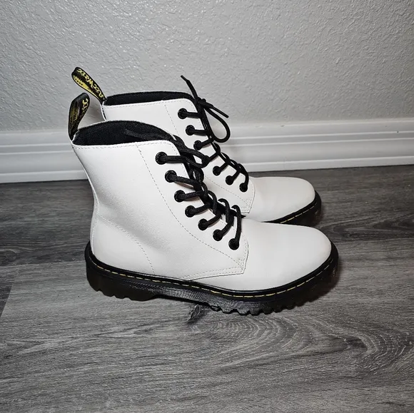 Womans Dr. Martens White lace up boots Size 8