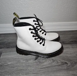 Womans Dr. Martens White lace up boots Size 8