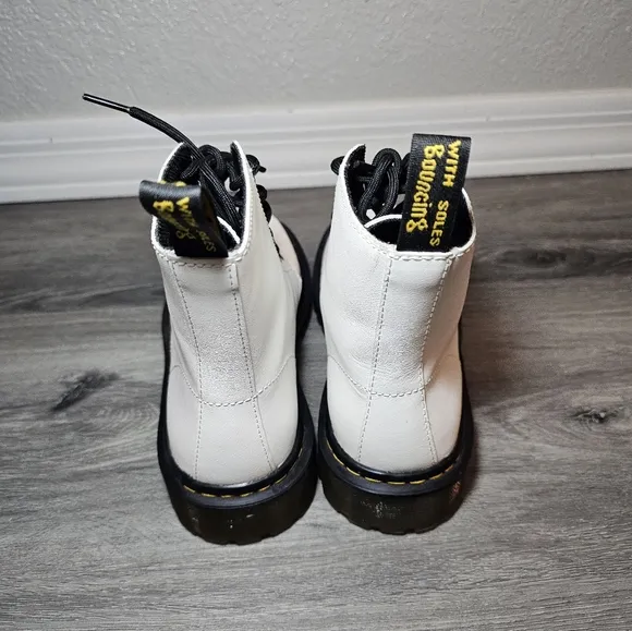 Womans Dr. Martens White lace up boots Size 8
