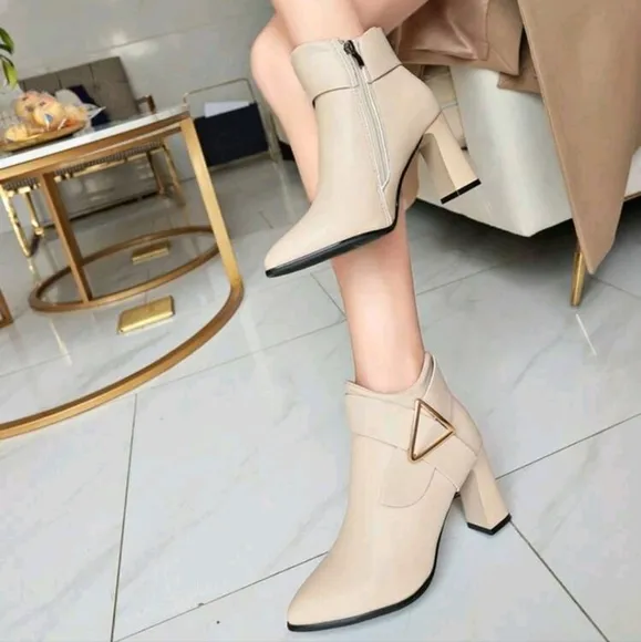 Women Metal Decor Point Toe Chunky Heeled Classic Boots,Elegant Outdoor Boots