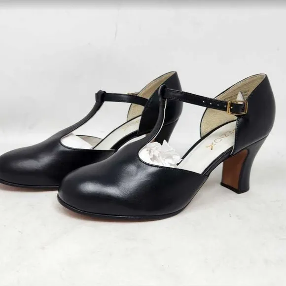 women's 9W Capezio closed toe t-strap chorus black dance character shoes 9 Wide