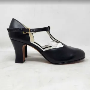 women's 9W Capezio closed toe t-strap chorus black dance character shoes 9 Wide