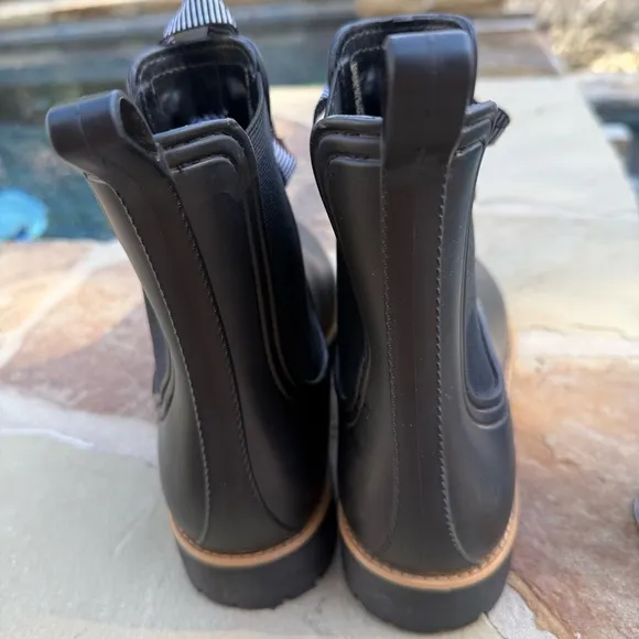 Women’s Bernardo Zina Rain Boots,Navy Lace up ankle size 9