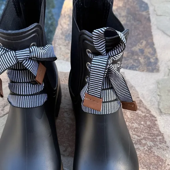 Women’s Bernardo Zina Rain Boots,Navy Lace up ankle size 9
