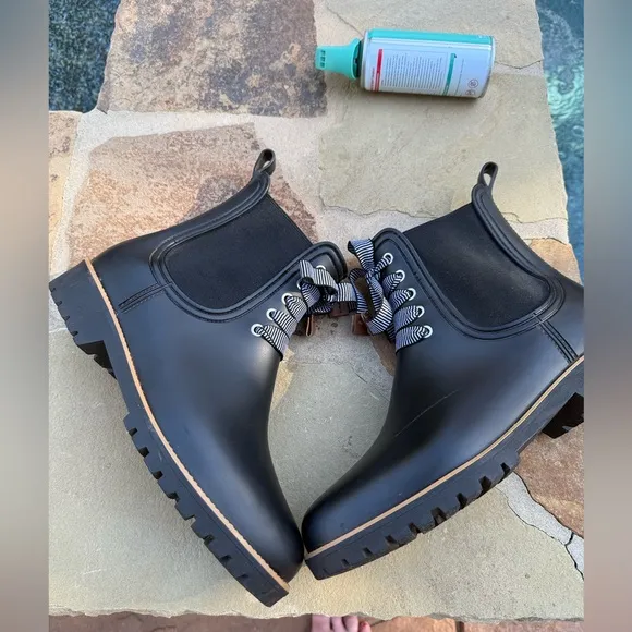 Women’s Bernardo Zina Rain Boots,Navy Lace up ankle size 9