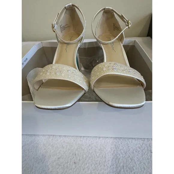 Women's Betsey Johnson Dani Pearl flare heeled ankle strap sandals Size 10