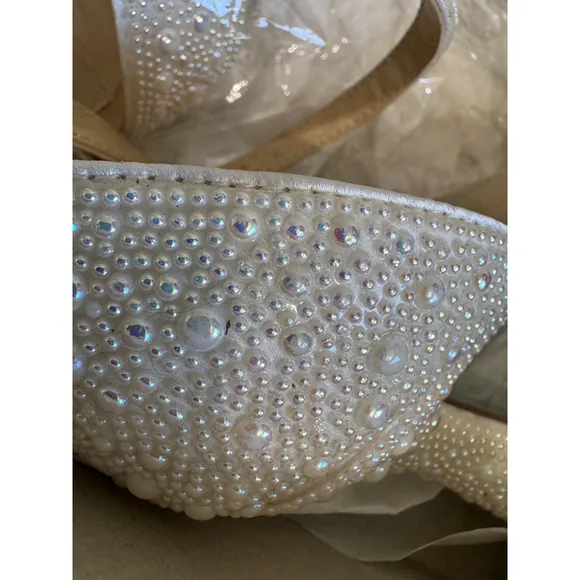 Women's Betsey Johnson Dani Pearl flare heeled ankle strap sandals Size 10