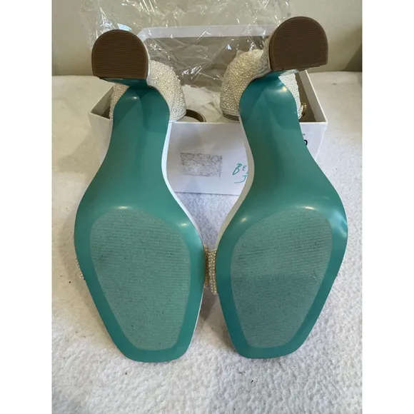 Women's Betsey Johnson Dani Pearl flare heeled ankle strap sandals Size 10
