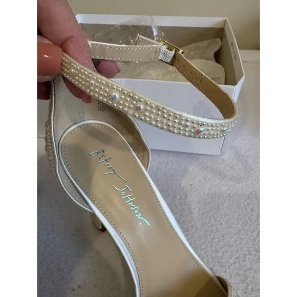 Women's Betsey Johnson Dani Pearl flare heeled ankle strap sandals Size 10