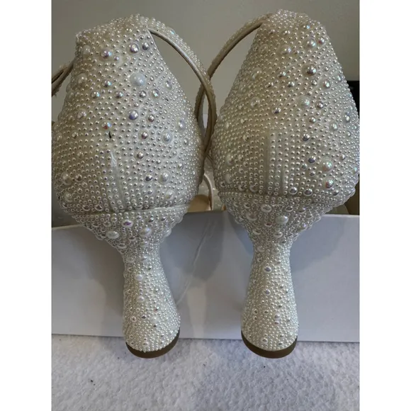 Women's Betsey Johnson Dani Pearl flare heeled ankle strap sandals Size 10