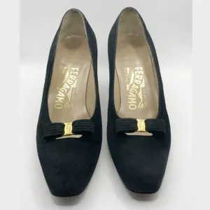 Women's black suede pumps with gold tone center to black bow Size 5.5 C