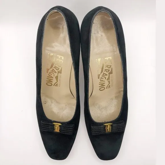 Women's black suede pumps with gold tone center to black bow Size 5.5 C