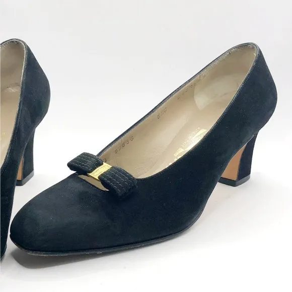 Women's black suede pumps with gold tone center to black bow Size 5.5 C
