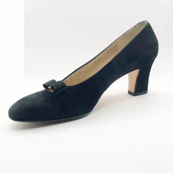 Women's black suede pumps with gold tone center to black bow Size 5.5 C