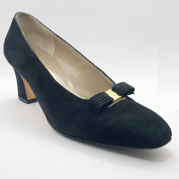 Women's black suede pumps with gold tone center to black bow Size 5.5 C