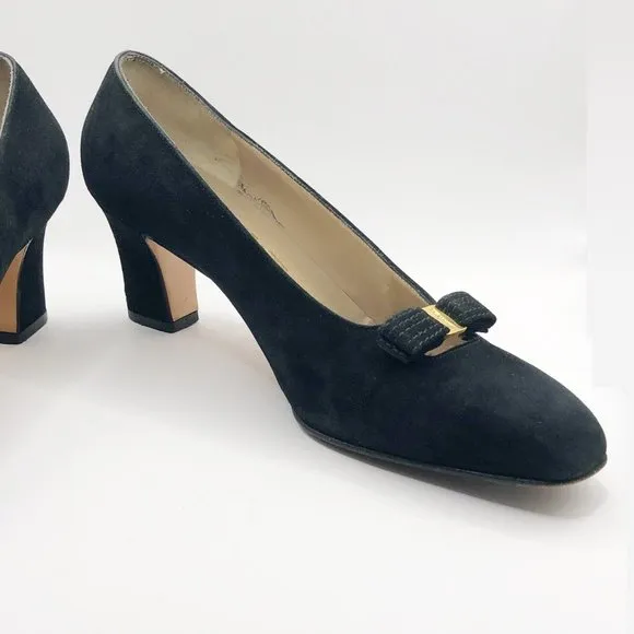 Women's black suede pumps with gold tone center to black bow Size 5.5 C