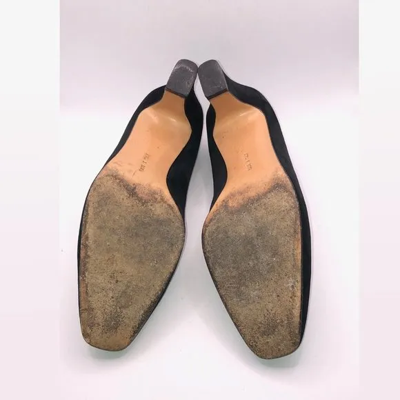 Women's black suede pumps with gold tone center to black bow Size 5.5 C