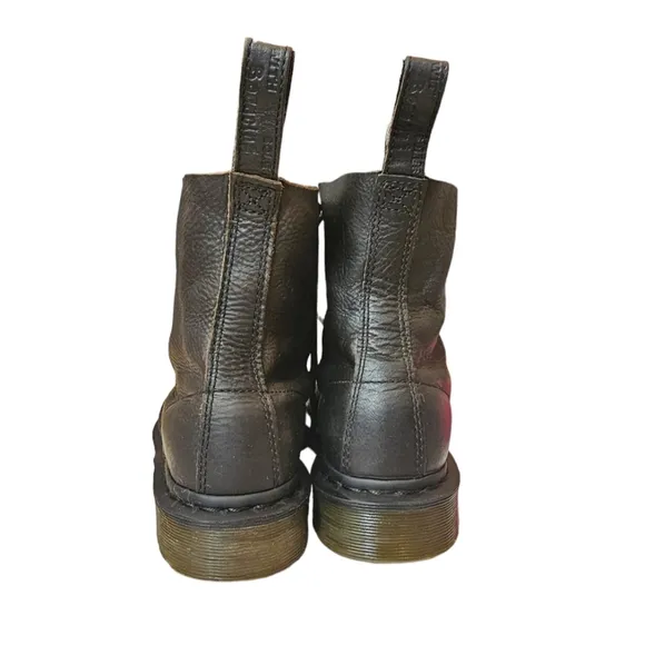 Womens Dr. Martens 1460 Pascal 8-Eye