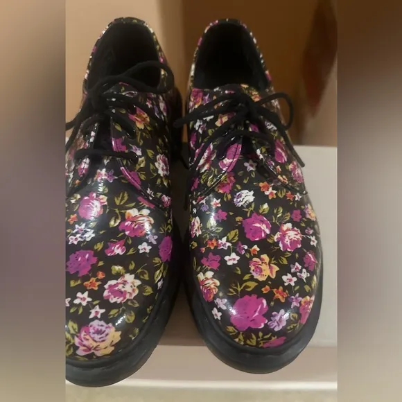 Women’s Dr.  Martens Floral Lace Up Oxford Shoes Women's RARE. Size 6.