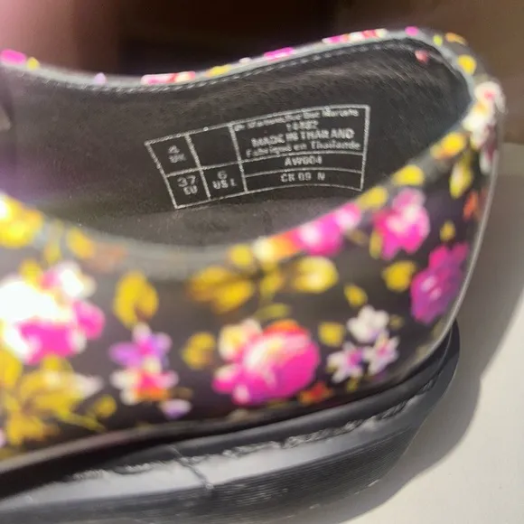 Women’s Dr.  Martens Floral Lace Up Oxford Shoes Women's RARE. Size 6.