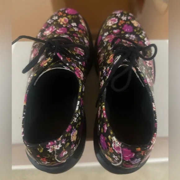 Women’s Dr.  Martens Floral Lace Up Oxford Shoes Women's RARE. Size 6.