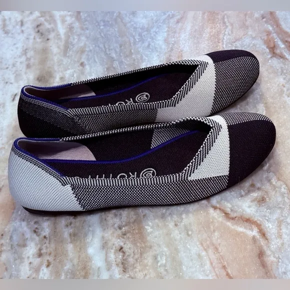 Women’s ROTHY’S The Flat black cap toe round toe knit flats- Size 7.5