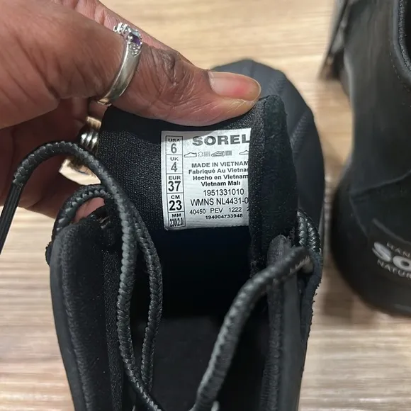 Women's Shoes Sorel OUT N ABOUT III CLASSIC Sneakers  BLACK / GRILL Size 6