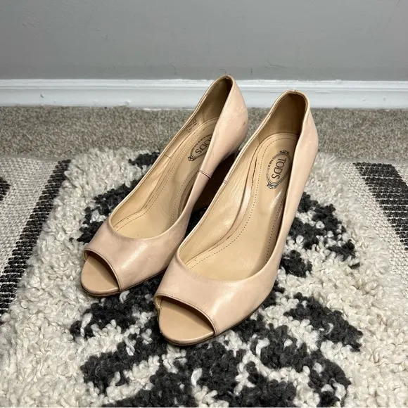 Women’s TOD’S Nude Open Toe Wedges Size 37