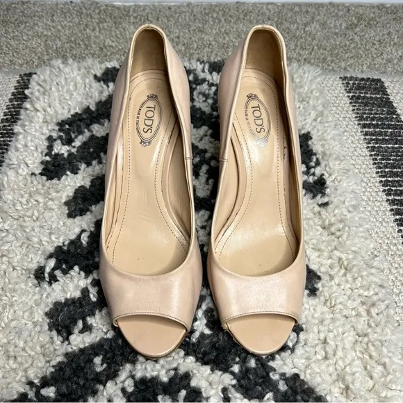 Women’s TOD’S Nude Open Toe Wedges Size 37