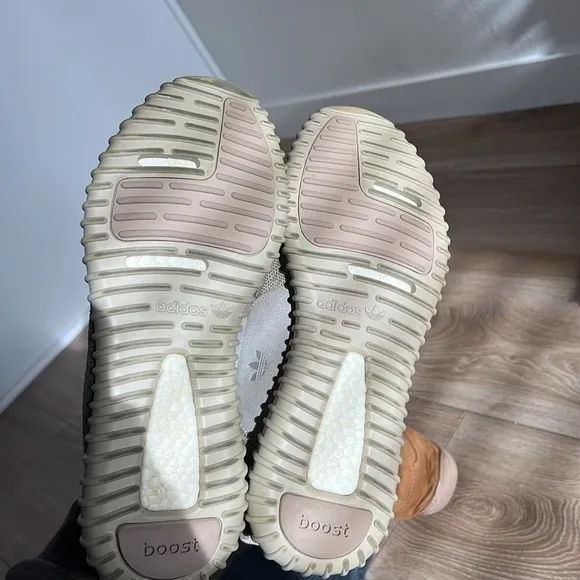 YEEZY BOOST 350 - V1 - ‘OXFORD TAN’ - WORN TWICE - INCREDIBLE CONDITION - SZ 10