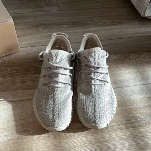 YEEZY BOOST 350 - V1 - ‘OXFORD TAN’ - WORN TWICE - INCREDIBLE CONDITION - SZ 10