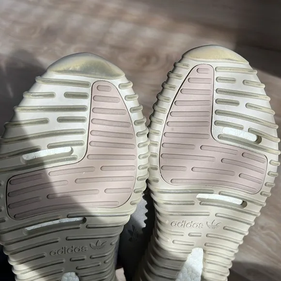YEEZY BOOST 350 - V1 - ‘OXFORD TAN’ - WORN TWICE - INCREDIBLE CONDITION - SZ 10