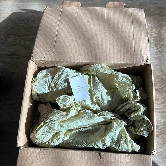 YEEZY BOOST 350 - V1 - ‘OXFORD TAN’ - WORN TWICE - INCREDIBLE CONDITION - SZ 10