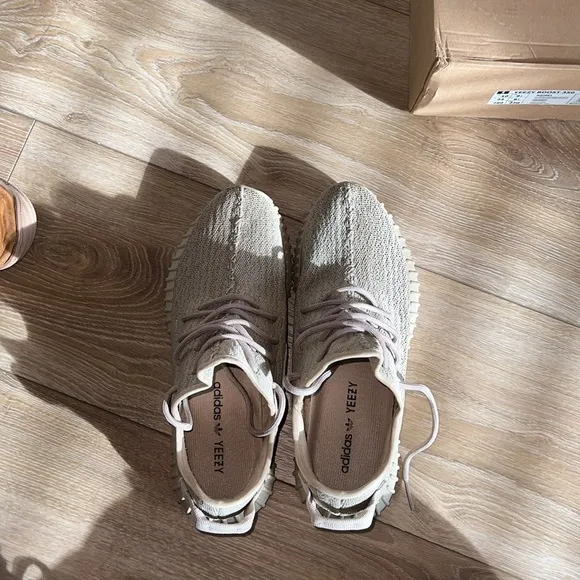 YEEZY BOOST 350 - V1 - ‘OXFORD TAN’ - WORN TWICE - INCREDIBLE CONDITION - SZ 10