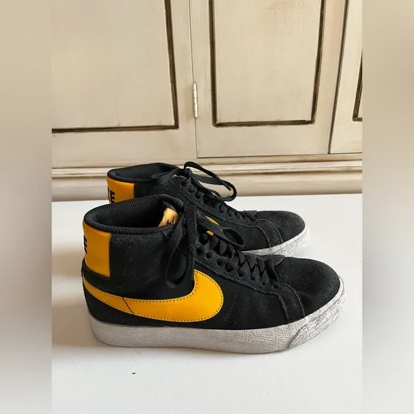Youth Nike SB Zoom Blazer Mid Black University Gold tennis shoes sneakers size 5
