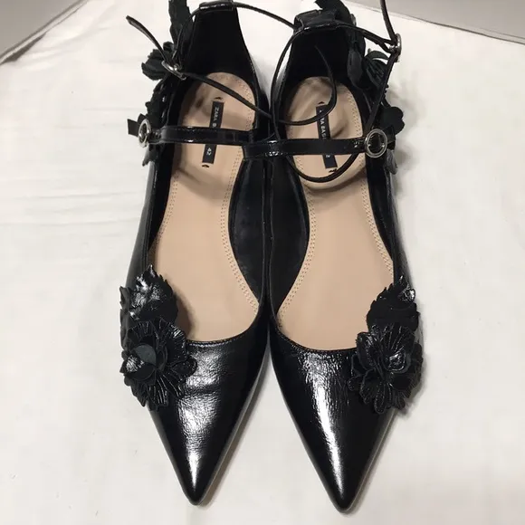 Zara Basic flower adorned pointy toe leather flats. NWOT