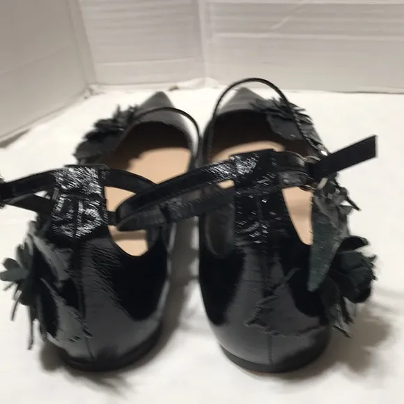 Zara Basic flower adorned pointy toe leather flats. NWOT
