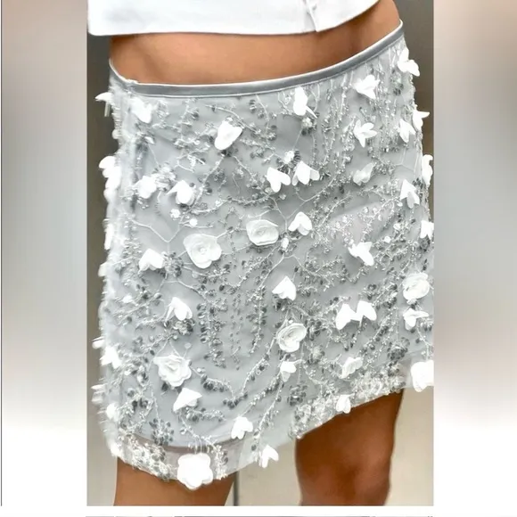 Zara NWT bloggers silver sequin embellished 3D flower sparkly mini skirt