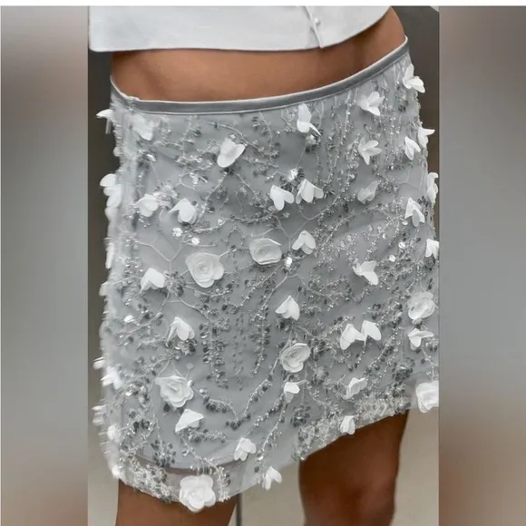 Zara NWT bloggers silver sequin embellished 3D flower sparkly mini skirt