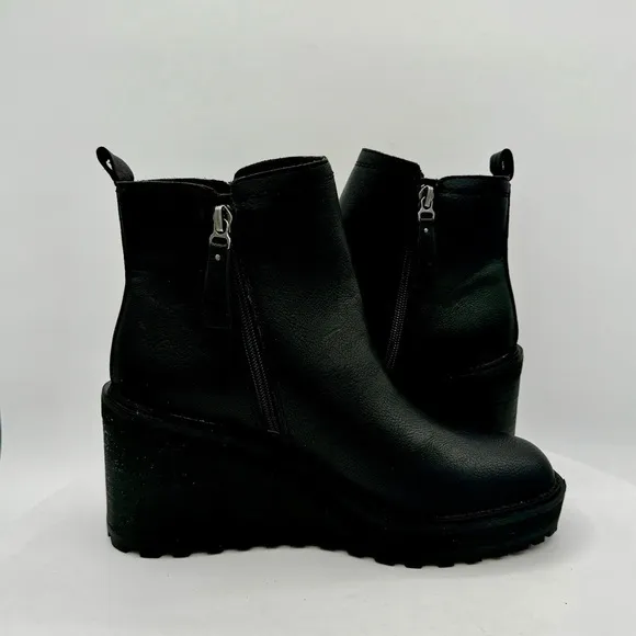 Zodiac Julie Womens Wedge Booties  Various Sizes  Color Black
